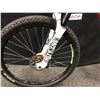 Image 8 : RED AND WHITE KONA KOILAIR FULL SUSPENSION DOWNHILL MOUNTAIN BIKE WITH FRONT AND REAR HYDRAULIC