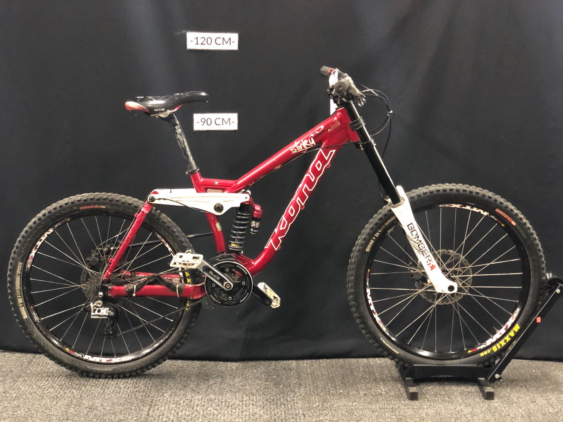 RED KONA STINKY GARBANZO FULL SUSPENSION DOWNHILL MOUNTAIN BIKE WITH FRONT AND REAR HYDRAULIC DISC