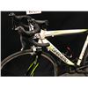 Image 8 : WHITE AND GREEN GARNEAU SIZE 3.0 ROAD BIKE, 20 SPEED, HYBRID CLIP PEDALS