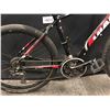 Image 2 : RED AND BLACK GIANT ROAM FRONT SUSPENSION MOUNTAIN BIKE WITH FRONT AND REAR HYDRAULIC DISC BRAKES,