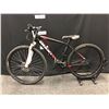 Image 6 : RED AND BLACK GIANT ROAM FRONT SUSPENSION MOUNTAIN BIKE WITH FRONT AND REAR HYDRAULIC DISC BRAKES,