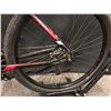 Image 9 : RED AND BLACK GIANT ROAM FRONT SUSPENSION MOUNTAIN BIKE WITH FRONT AND REAR HYDRAULIC DISC BRAKES,