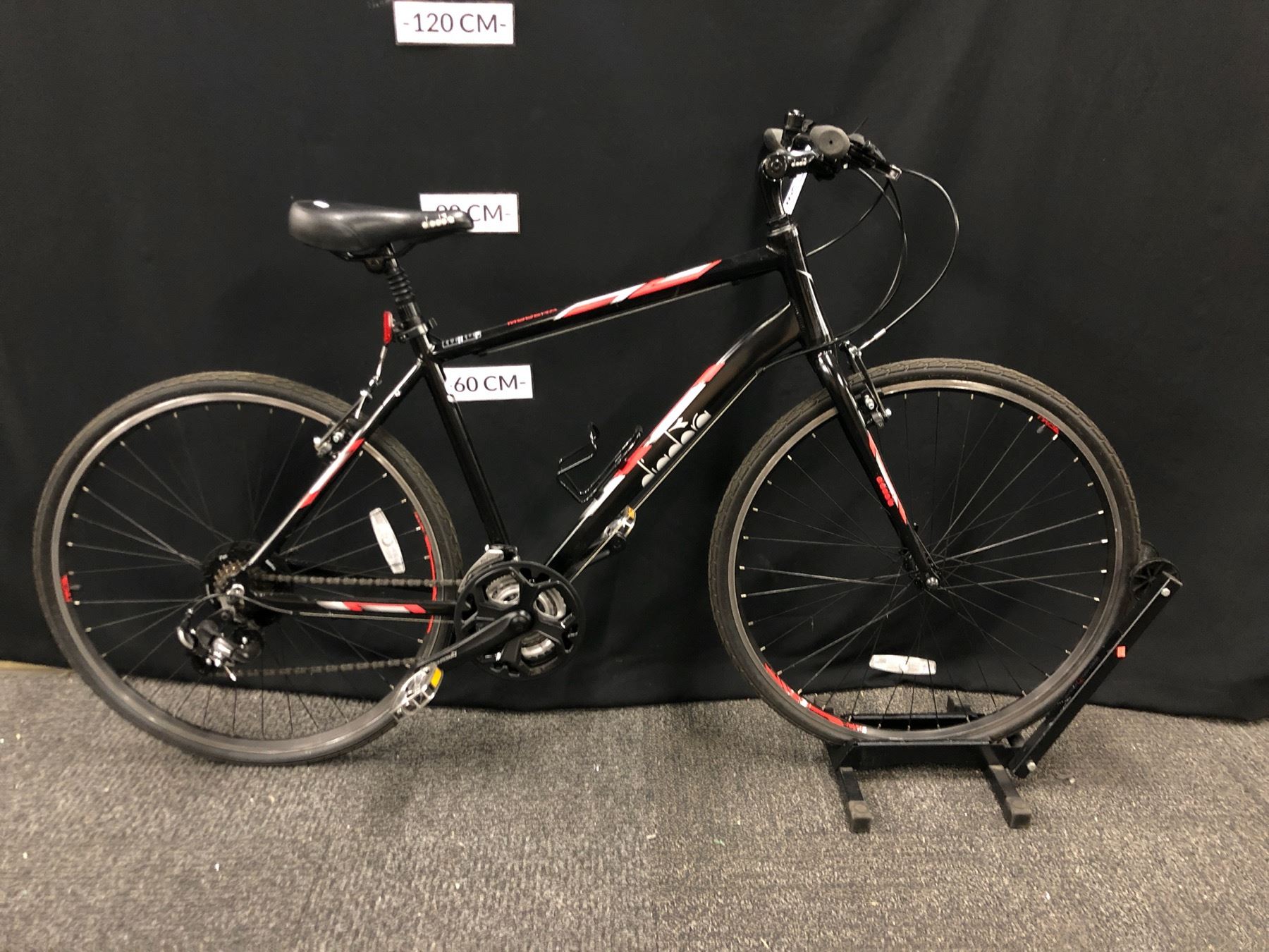 RED AND BLACK DIADORA MODENA HYBRID TRAIL BIKE, LARGE FRAME SIZE, 21 SPEED, SEAT POST SUSPENSION