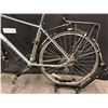 Image 8 : GREY AND GREEN HARO AERAS HYBRID TRAIL BIKE WITH FRONT DISC BRAKE, MISSING REAR DISC BUT