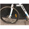Image 8 : WHITE TREK 8.3 DUALSPORT FRONT SUSPENSION MOUNTAIN BIKE WITH FRONT AND REAR HYDRAULIC DISC BRAKES,
