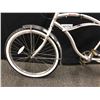 Image 8 : SILVER AND CHROME GLIDE CRUISER BIKE, FRONT BRAKE ONLY, 7 SPEED