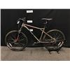 Image 8 : BLACK AND GREY GT AVALANCHE FRONT SUSPENSION MOUNTAIN BIKE WITH FRONT AND REAR HYDRAULIC DISC