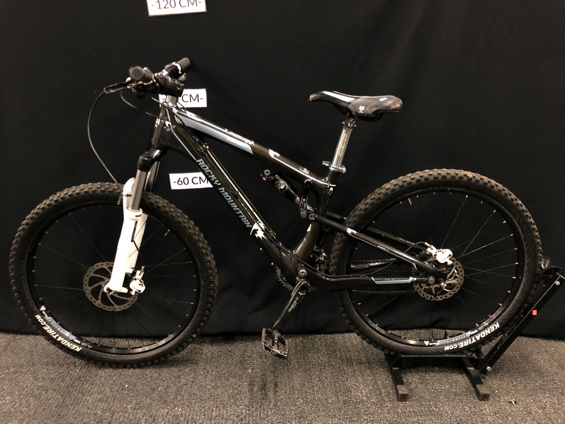rocky mountain element mountain bike