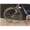 Image 8 : BLUE LOUIS GARNEAU HORIZON HYBRID TRAIL BIKE WITH SEAT POST SUSPENSION, 21 SPEED