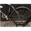 Image 8 : BLACK CANNONDALE SIX 24 SPEED FRONT SUSPENSION MOUNTAIN BIKE WITH FRONT AND REAR DISC BRAKES, LARGE