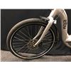 Image 8 : GREY ELBY ELECTRIC ASSIST CRUISER BIKE WITH FRONT AND REAR HYDRAULIC DISC BRAKES, NO KEY, NO