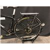 Image 8 : BLACK AND GREEN KONA DEW DELUXE 24 SPEED HYBRID ROAD BIKE WITH FRONT AND REAR DISC BRAKES