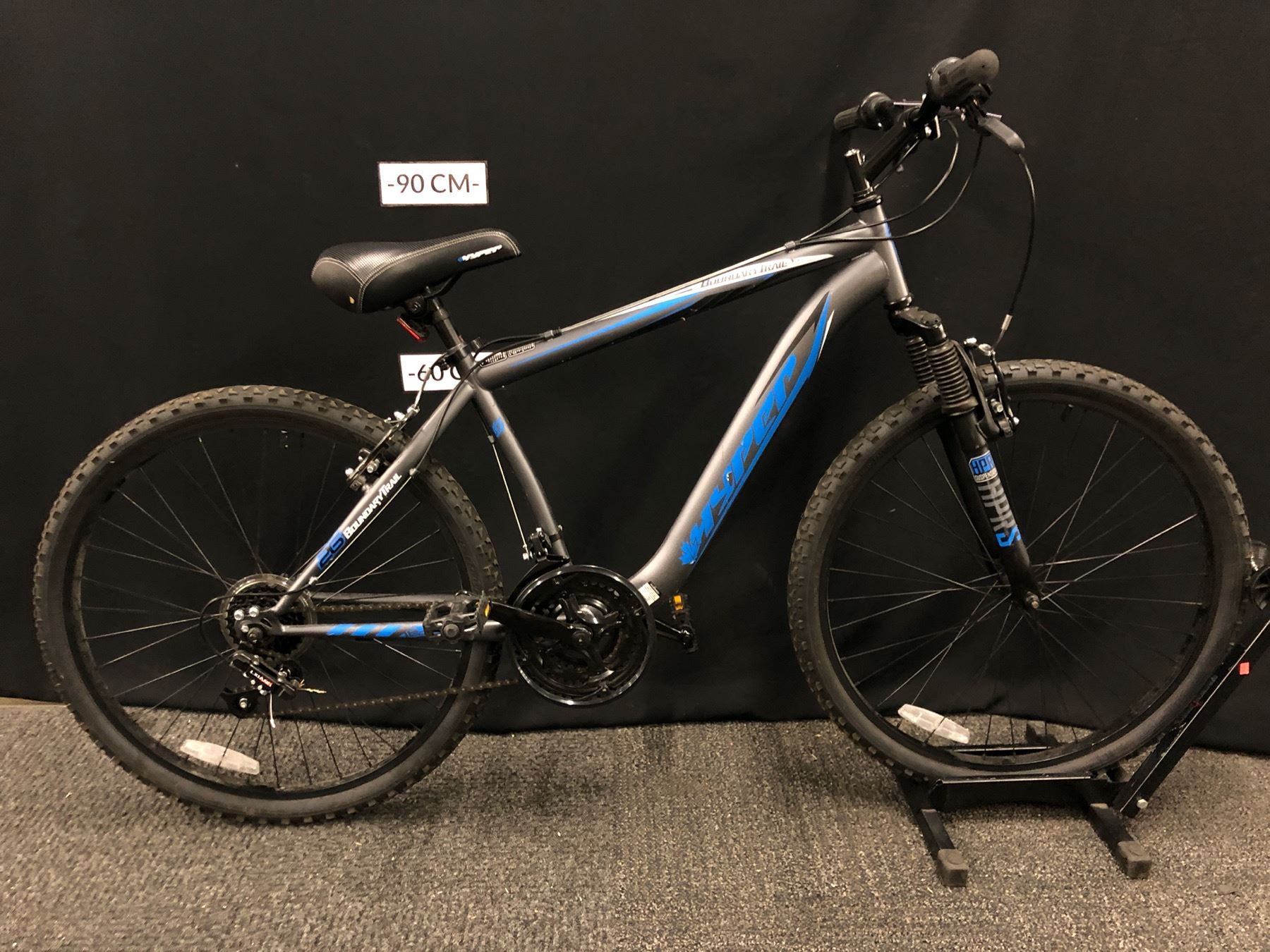 BLUE AND GREY HYPER BOUNDARY TRAIL 26 18 SPEED FRONT SUSPENSION ...