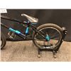 Image 8 : BLACK AND BLUE KINK GAP BMX BIKE WITH 2 PEGS