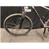 Image 8 : GREY BRODIE ALPHA 24 SPEED FRONT SUSPENSION TRAIL BIKE WITH FRONT AND REAR DISC BRAKES, 17" FRAME