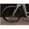 Image 8 : GREY NORCO 21 SPEED CRUISER BIKE WITH FRONT AND REAR DISC BRAKES, XL FRAME SIZE