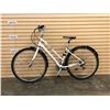 Image 1 : WHITE SPECIALIZED CROSSROADS HYBRID CRUISER BIKE
