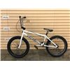 Image 1 : WHITE SUBROSA BMX BIKE