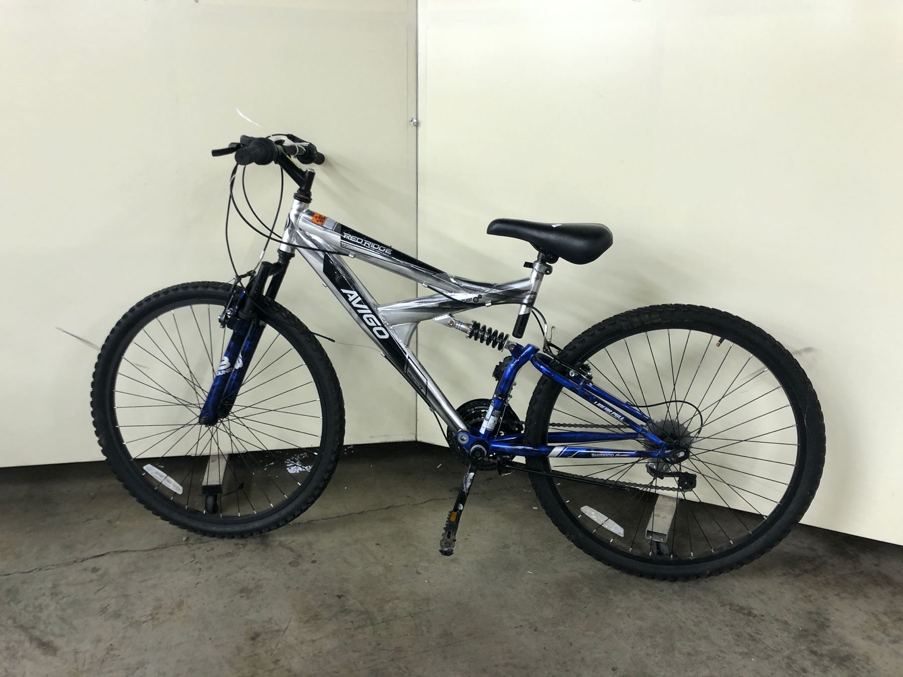 GREY AVIGO RED RIDGE FULL SUSPENSION MOUNTAIN BIKE - Able Auctions