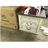 Image 2 : GREY TUFTED KING SIZE TRADITIONAL STYLE BED FRAME WITH 2 MATCHING NIGHT STANDS