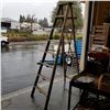 Image 2 : 8FT WOOD A FRAME LADDER