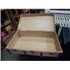 Image 2 : LARGE VINTAGE SUITCASE