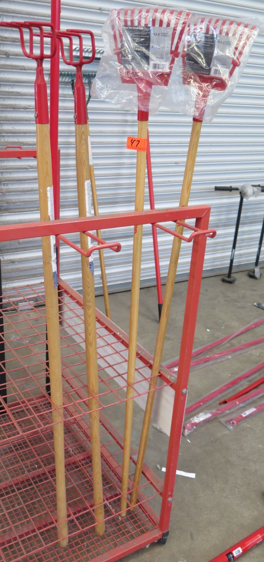 Qty 2 Fixed Tree Shrub Rakes & 2 Red 4 Tine Cultivator Rakes - Oahu ...