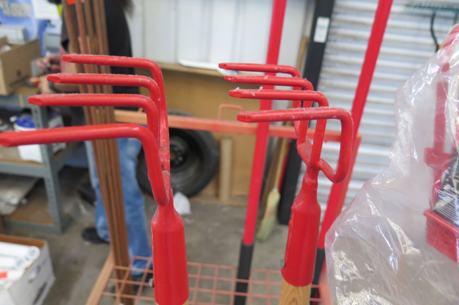 Qty 2 Fixed Tree Shrub Rakes & 2 Red 4 Tine Cultivator Rakes - Oahu ...