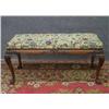 Image 1 : Un banc victorien de style Chippendale à décor sc