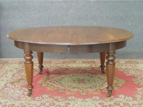 Une Large Table De Salle A Manger Victorienne Ova