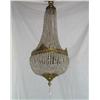 Image 1 : Un lustre en forme de poire de style Louis XVI en