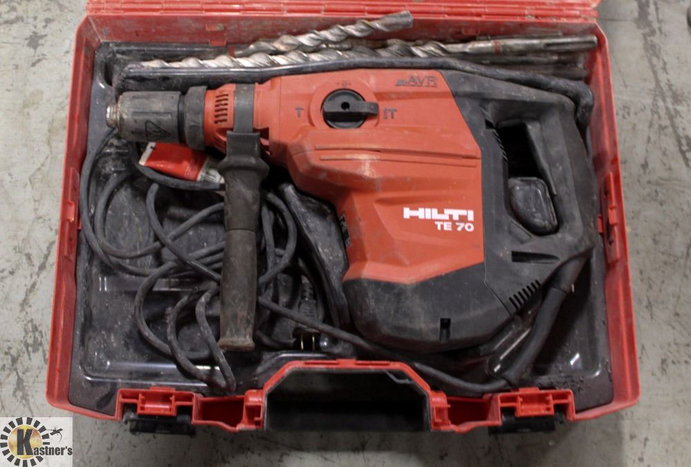 HILTI TE70AVR ROTARY HAMMER AND EXTRA BITS