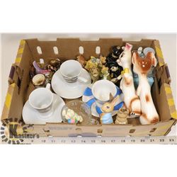 FLAT OF ASSORTED GLASSWARE AND TRINKETS