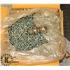 Image 1 : 30 POUND BOX #8 X 21/2 SCREWS