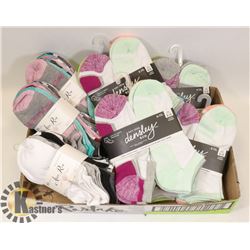 FLAT OF 54 PAIR WOMENS NEW SOCKS