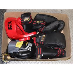BOX OF MEN'S KICK-BOXING / KARATE GEAR