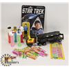 Image 1 : FLAT OF COLLECTIBLES INCLUDING PEZ DISPENSERS
