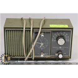 VINTAGE BAKELITE CLOCK RADIO