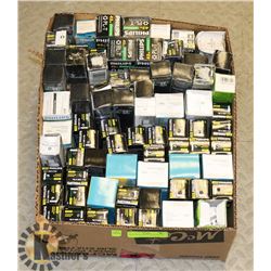 TRAY OF ASSORTED LIGHT BULBS