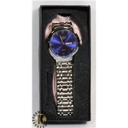 NEW QUARTZ MOVEMENT LIGE WATCH DAY/DATE WATER RESISTANT STAINLESS STEEL BACK BLUE ON SILVER.