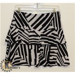 BLACK/WHITE STRIPED  SKIRT MEDIUM