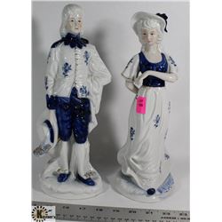 PAIR OF VINTAGE BLUE AND WHITE PORCELAIN FIGURINES