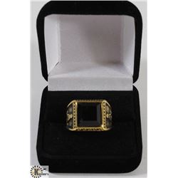 MENS SZ 8.5 GOLD TONED MASONIC RING, LARGE BLACK