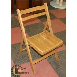 WOOD FOLDING CHAIR.