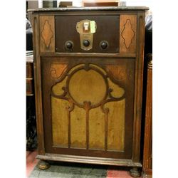 1920S UPRIGHT KOLSTER RADIO, 27"X16"X40.5".