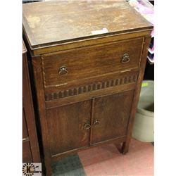 VINTAGE MID 1930S SEWING MACHINE CABINET,