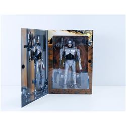 ROBOCOP VERSUS TERMINATOR FUTURE COP FIGURE.