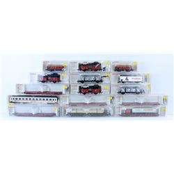 FLAT OF ASSORTED MODEL TRAIN CARS.