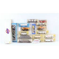 BOX OF ASSORTED MODEL TRAIN CARS. HO SCALE