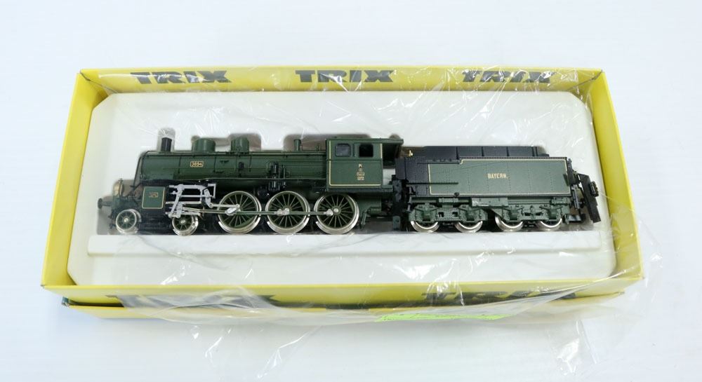 TRIX INTERNATIONAL HO 2408 MODEL TRAIN.